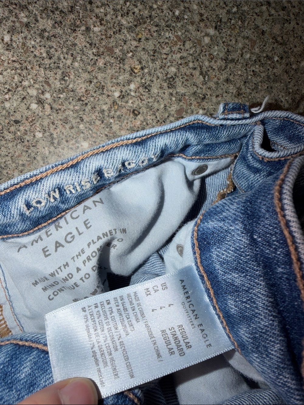 American Eagle Outfitters Low Rise Baggy Jeans - Picture 2 of 3